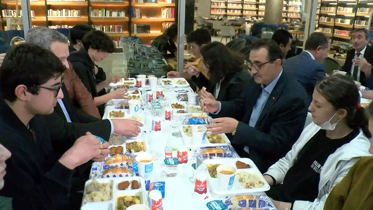 Fatih donmez genclerle iftar programinda bulustu 1 - yerel haberler - haberton