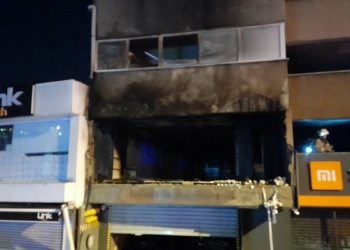 Fatih'te 4 katlı kapalı otoparkta yangın çıktı