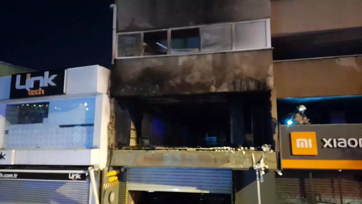 Fatih'te 4 katlı kapalı otoparkta yangın çıktı