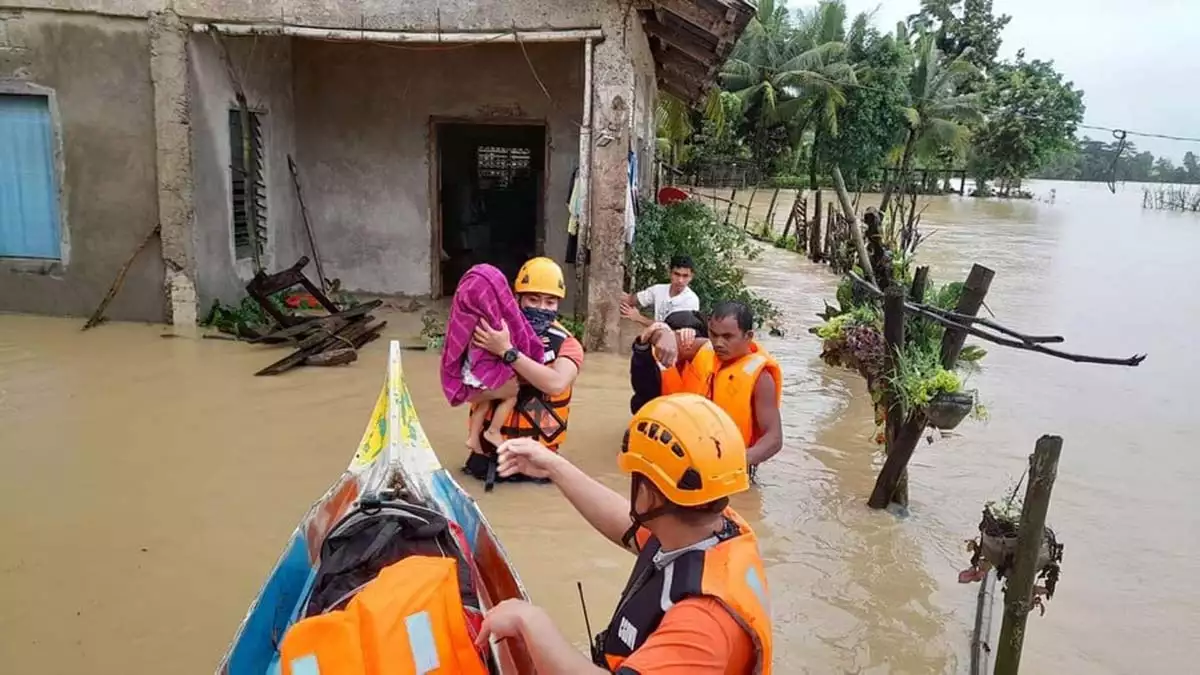 Filipinler’de megi tropik fırtınası 167 can aldı