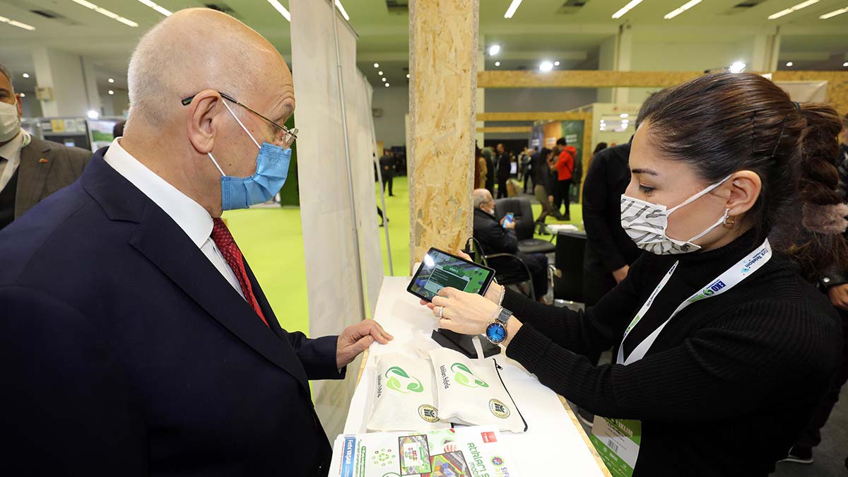 Yenimahalle EKO İKLİM Fuarında, Yenimahalle Belediye Başkanı Fethi Yaşar EKO İKLİM Fuarı’nı gezdi.