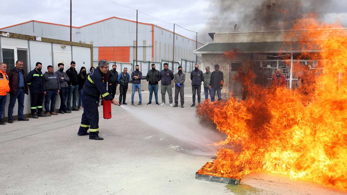Temizlik personeline yangın tatbikatı