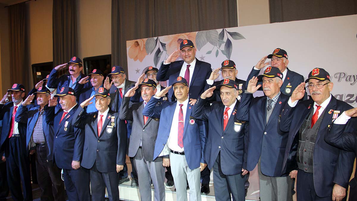 Gaziler ve şehit aileleri iftarda buluştu