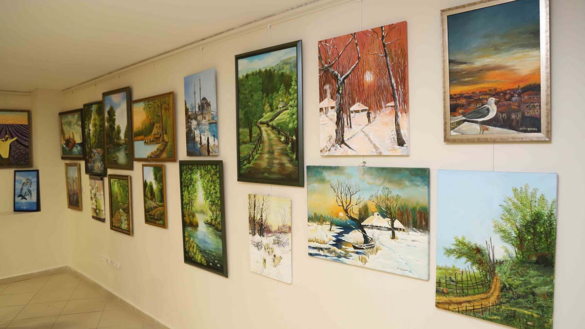 "Grup 10 Atölye" resim sergisi açıldı