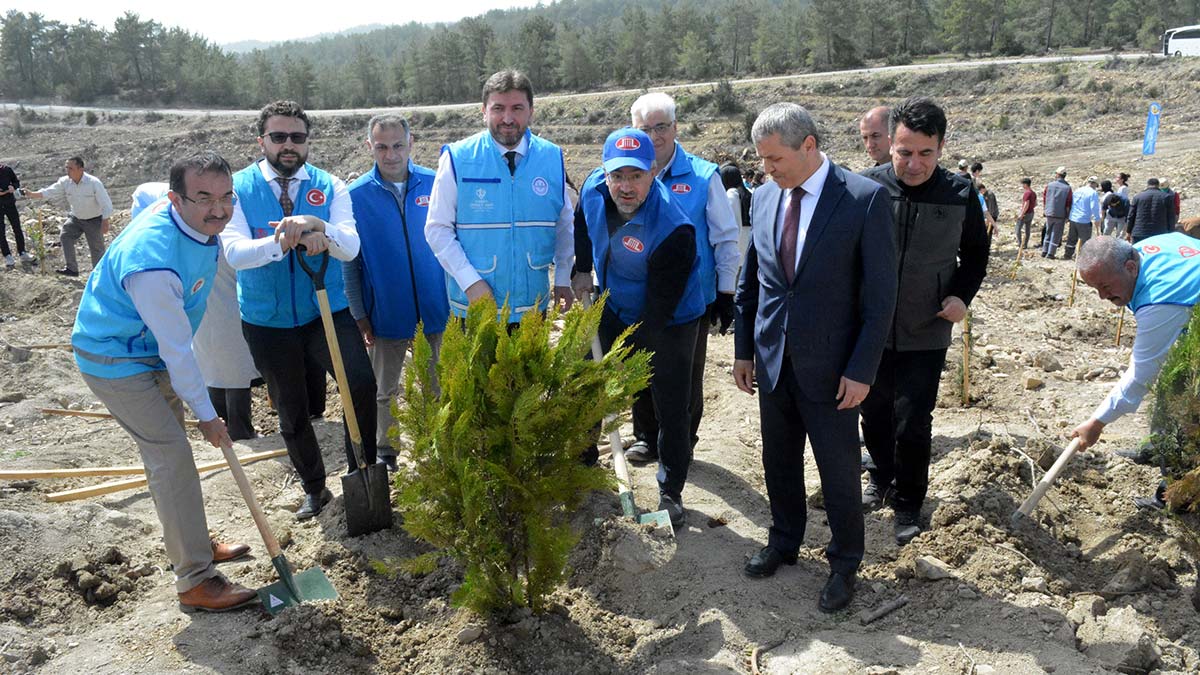 Gurbetçilerden Manavgat'a 250 bin fidan bağışı