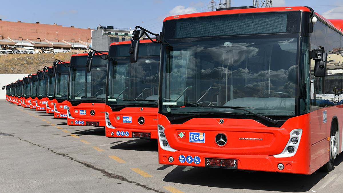 Toplu ulaşımda seferberlik başlatarak Ankaralılara daha hızlı ve konforlu seyahat imkânı sağlamayı amaçlayan Ankara Büyükşehir Belediyesi, araç filosunu yenileyerek genişletmeye devam ediyor.