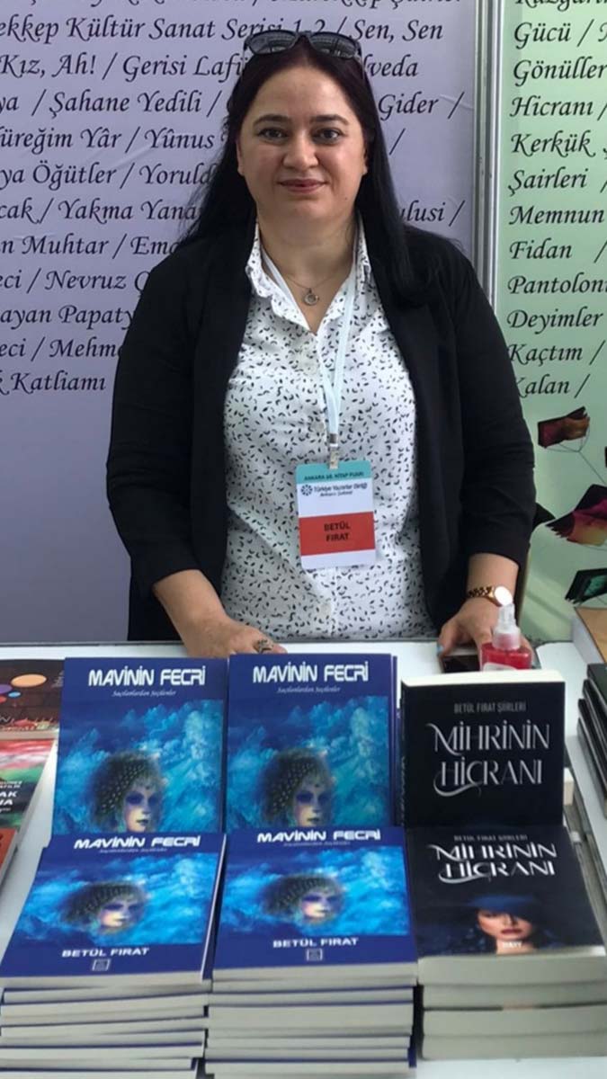 Betül Fırat'ın Mavinin Fecri kitabı ilgi görüyor