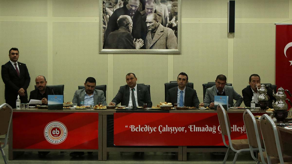 Muhtarların katılımıyla yatırım çalışmaları değerlendirildi