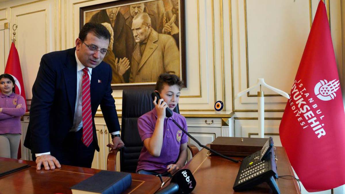 İmamoğlu koltuğunu Arif'e devretti