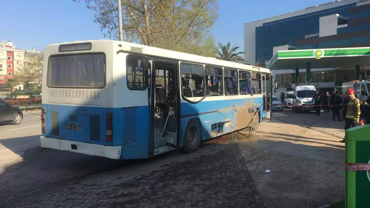 İnfaz koruma memurlarını taşıyan otobüste patlama