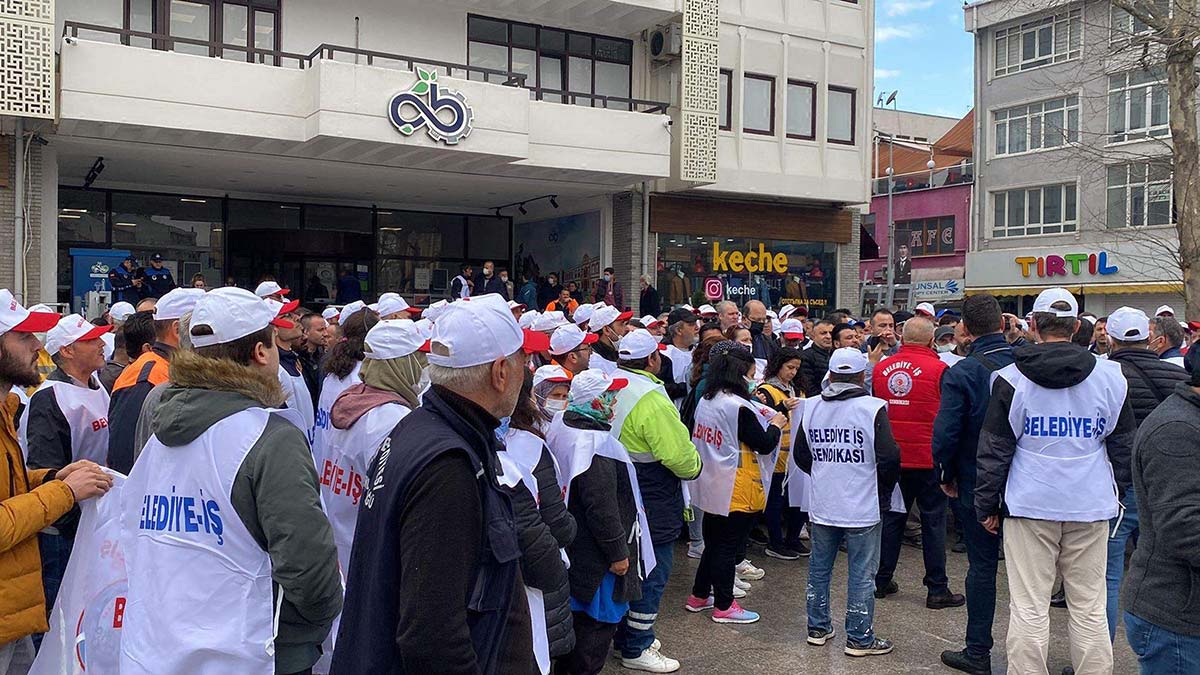 İş Sendikasından Çorlu Belediyesi önünde protesto