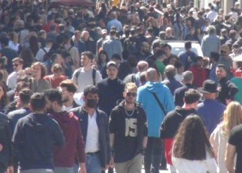 İstiklal Caddesi'nde 'maskesiz' normalleşme