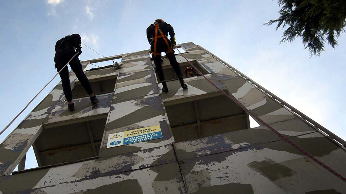 İtfaiyecilere komando eğitimi