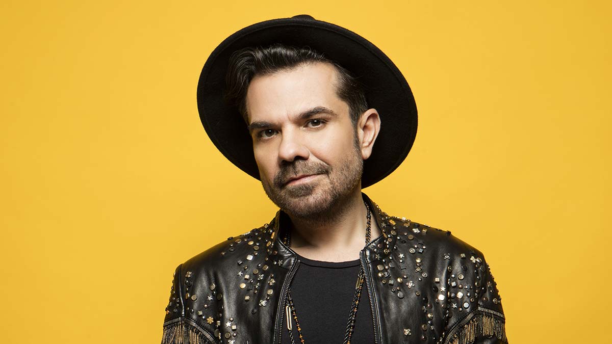 Kenan Doğulu Yaramızda Kalsın şarkısını seslendirdi