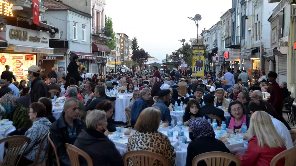 Kadir gecesinde sakal i serifi ziyarete acildi 2 - yerel haberler - haberton