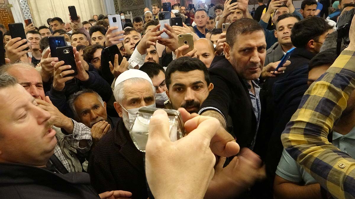 Kadir Gecesi'nde Sakal-ı Şerif'i ziyarete açıldı