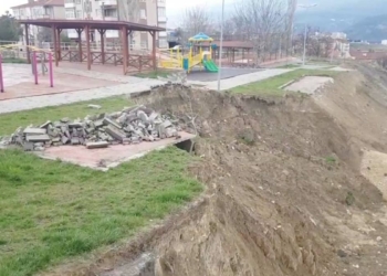 Karabük'te çocuk parkında heyelan