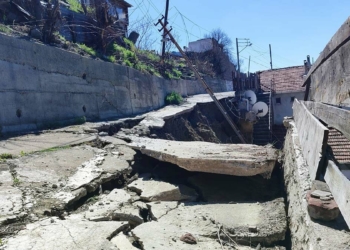 Karabük'te heyelan; yol çöktü
