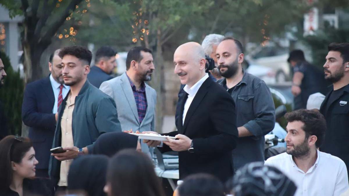 Karaismailoğlu, Iğdır'da sokak iftarına katıldı