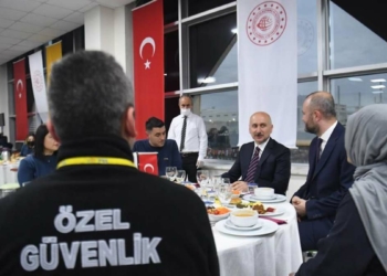 Karaismailoğlu PTT çalışanlarıyla iftar yaptı