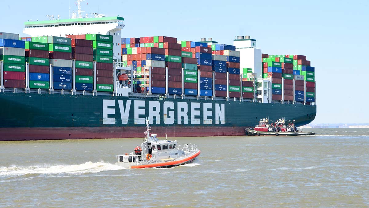 Karaya oturan yük gemisine kurtarma planı