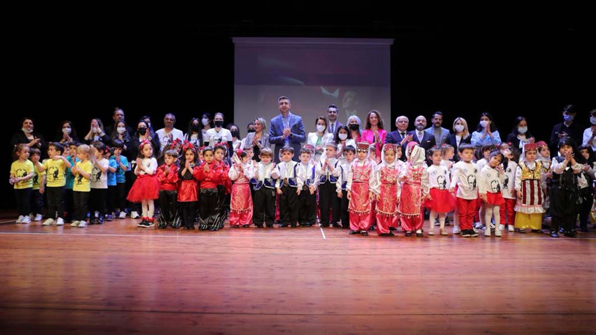 Kartal Belediyesi kreşlerinde eğitim gören çocuklar 23 Nisan Ulusal Egemenlik ve Çocuk Bayramı’nı hazırladıkları gösterilerle kutladı.