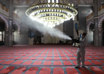 Kartal’da camiler dezenfekte edildi