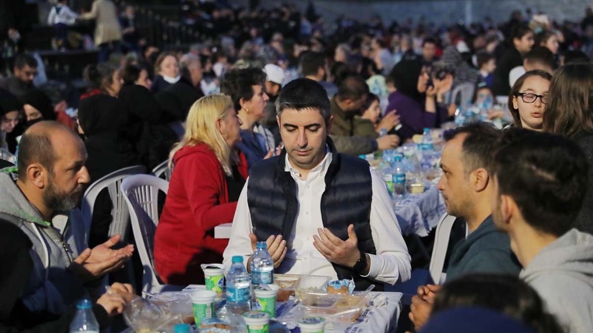 Kartallı komşular iftar sofralarında buluşuyor