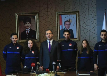 Kasapoğlu, milli kayakçılarla bir araya geldi