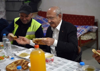 Kılıçdaroğlu, inşaat işçileriyle iftar yaptı