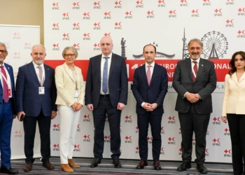 Kızılay ve Kızılhaç Dernekleri konferansı başladı