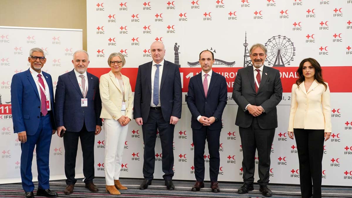 Kızılay ve Kızılhaç Dernekleri konferansı başladı