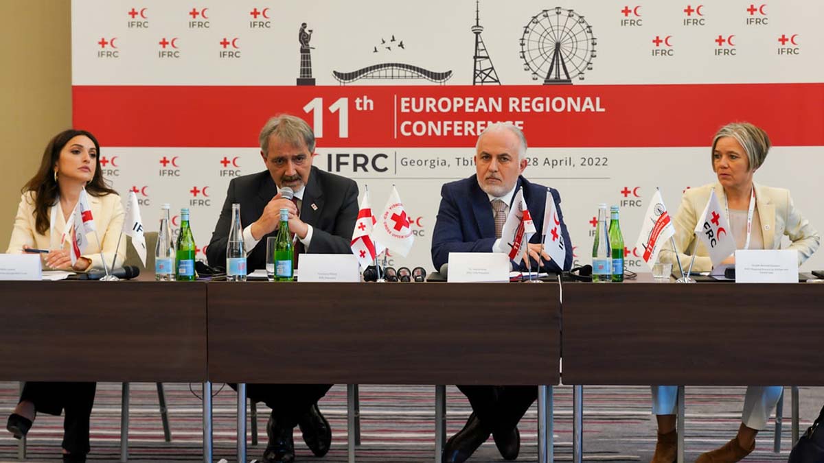 Kızılay ve Kızılhaç Dernekleri konferansı başladı