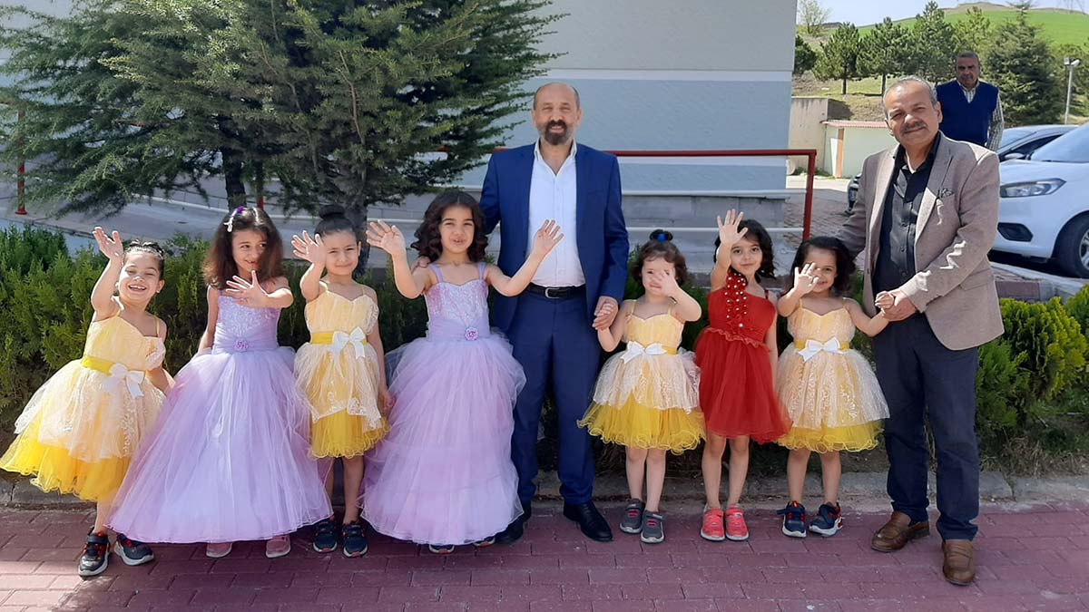 Kuaförlerden kimsesiz çocuklara 23 Nisan sürprizi