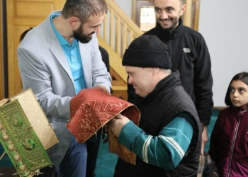 Kutsal emanetler, engellilerle buluşturuldu