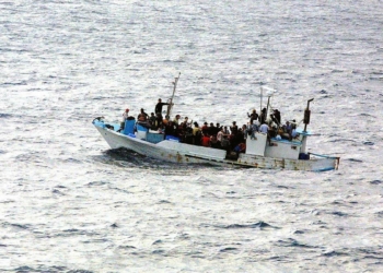 Libya açıklarında göçmen teknesi battı