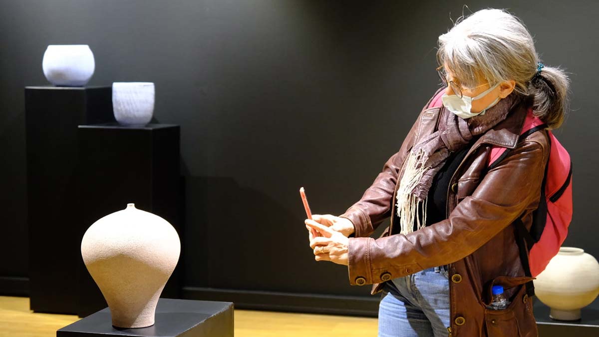 Seramik Sanatçısı Canan Güneş’in eserlerinden oluşan Mat Seramik Sergisi, Eskişehir Büyükşehir Belediyesi Kent Müzeleri Kompleksi’nde açıldı.