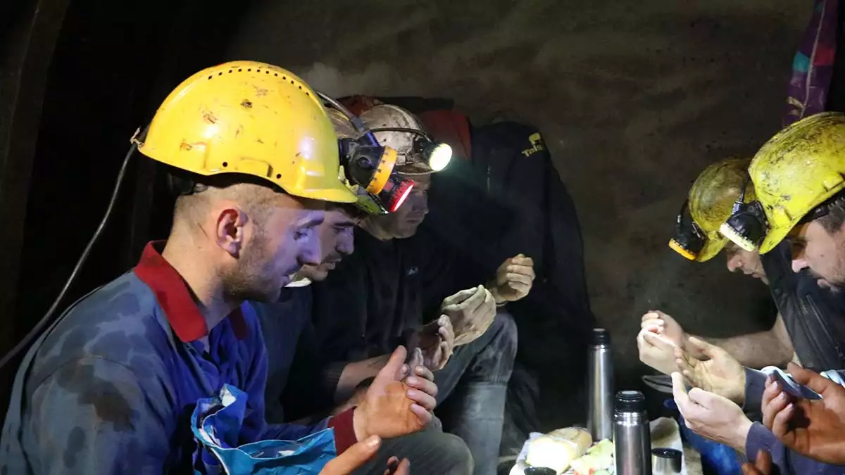 Maden ocaginda metrelerce yeraltinda ilk sahur 2 - yaşam - haberton