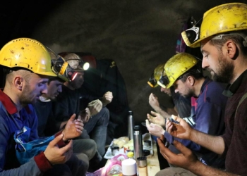 Maden ocağında, metrelerce yeraltında ilk sahur