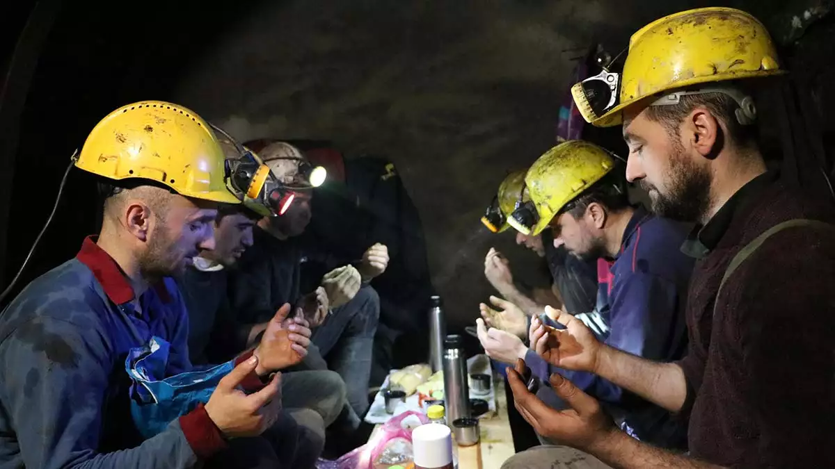 Maden ocağında, metrelerce yeraltında ilk sahur