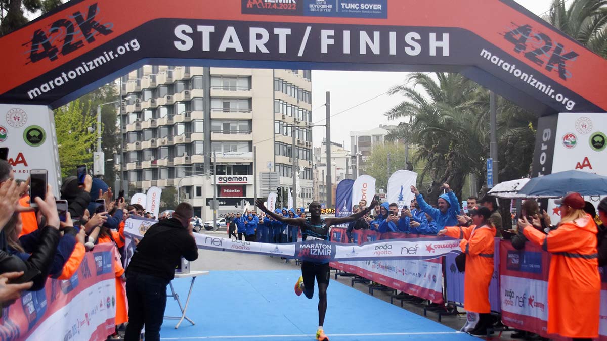 Maraton İzmir’de parkur rekoru
