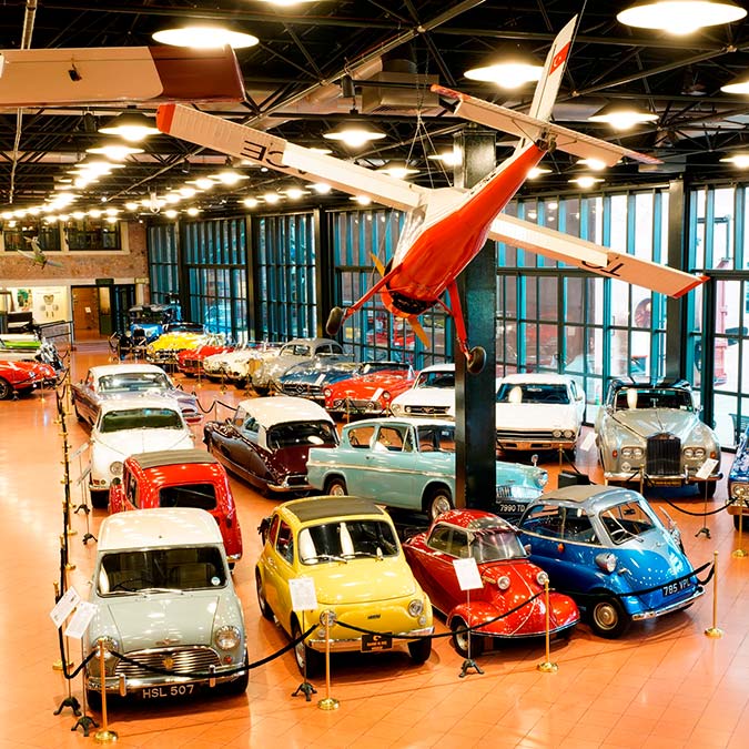 Çocuklar, 23 Nisan'ı Anamorfoz Atatürk eseri ile kutluyor