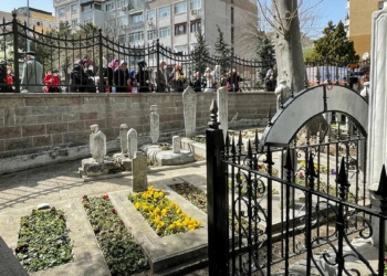 Oruç Baba'da ekmek-sirke ile ilk iftar heyecanı
