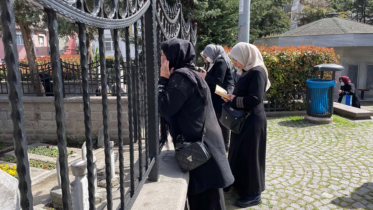 Oruç Baba'da ekmek-sirke ile ilk iftar heyecanı