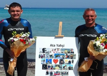 Otizmli sporcu, Yunanistan'dan Türkiye'ye yüzdü