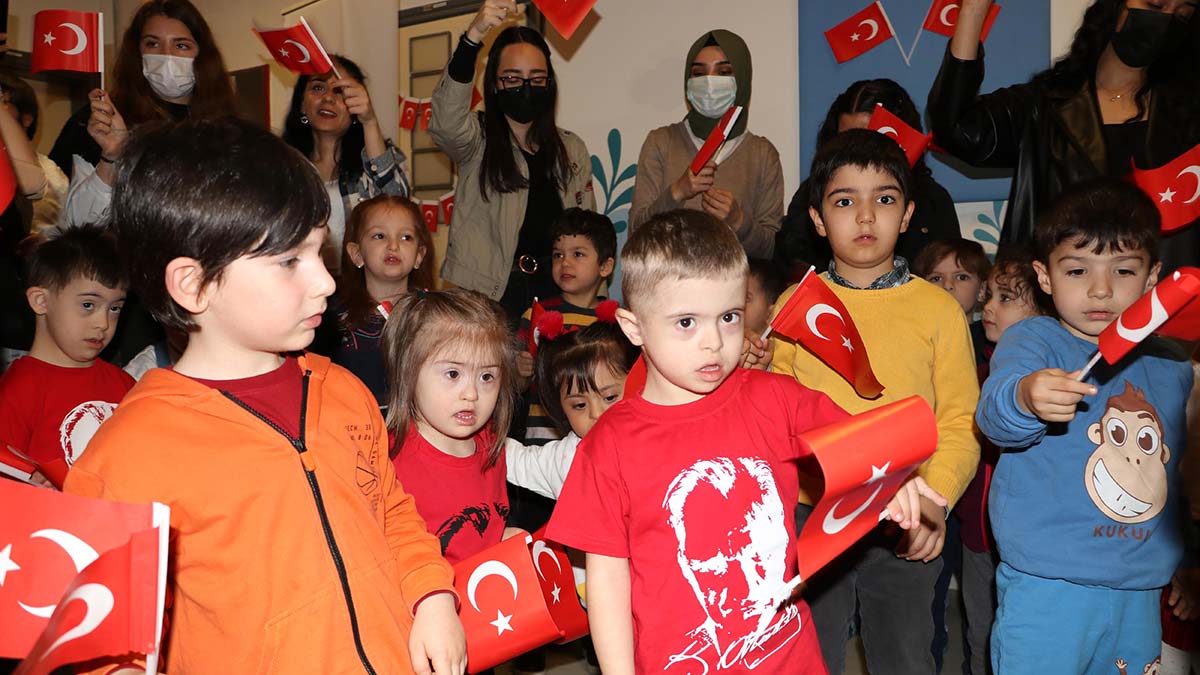 Özel gereksinimli çocukların 23 Nisan coşkusu