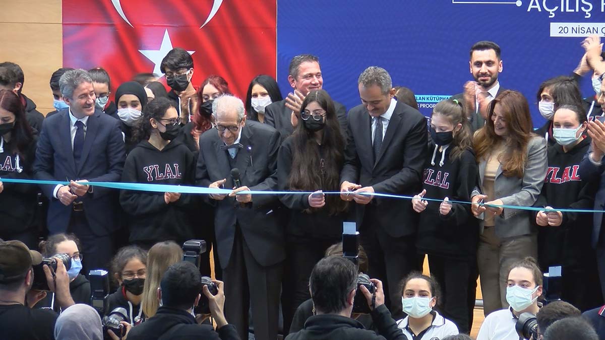 Özer, Doğan Hızlan Kütüphanesi açılışını yaptı
