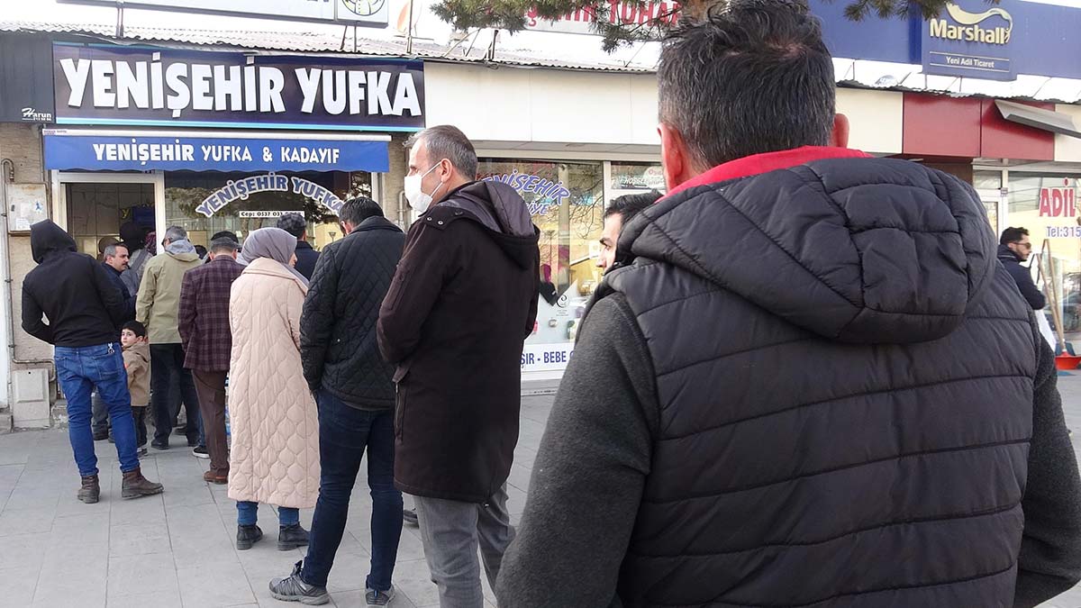 Ramazan ayında, atadan kalma kuyruklar
