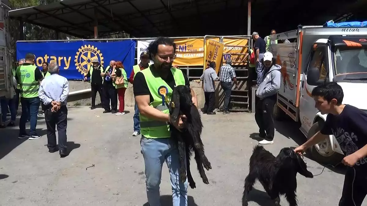 Rotary kulüplerinden manavgatlılara keçi desteği