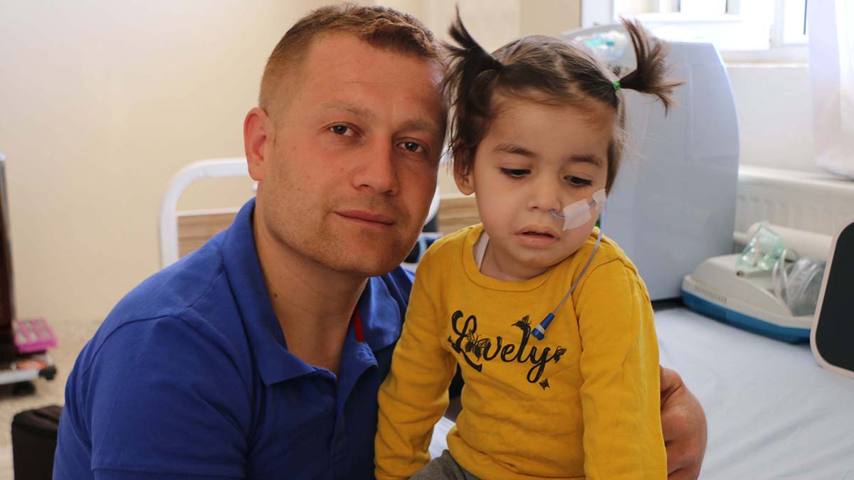 SMA hastası Nilay'ın bağış kumbarası çalındı